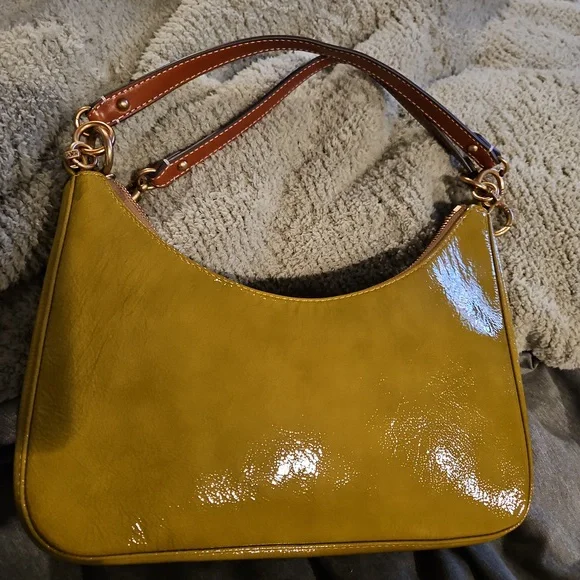 Tory Burch Mercer Patent Crescent Bag in 🍐 - Picture 2 of 10